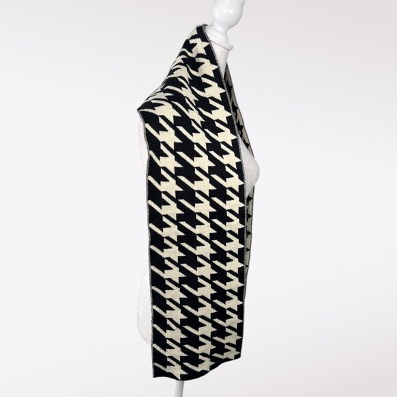 Reversible Knit Scarf Black White Bold Pattern Wool Blend Look - Picture 4 of 6